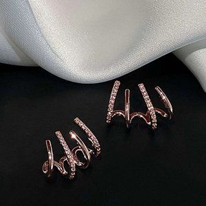 4 claw stud earrings